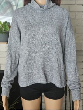Cozy Aritzia Community Grey Knit Pullover Sweater Size S